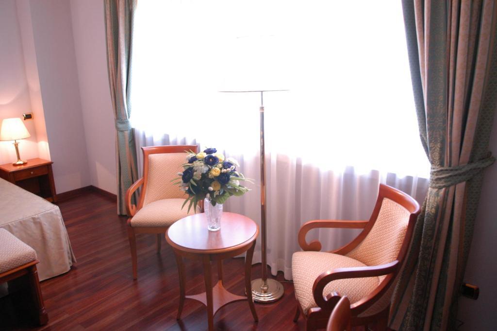 Pilgrim'S Hotel Cicognolo Room photo