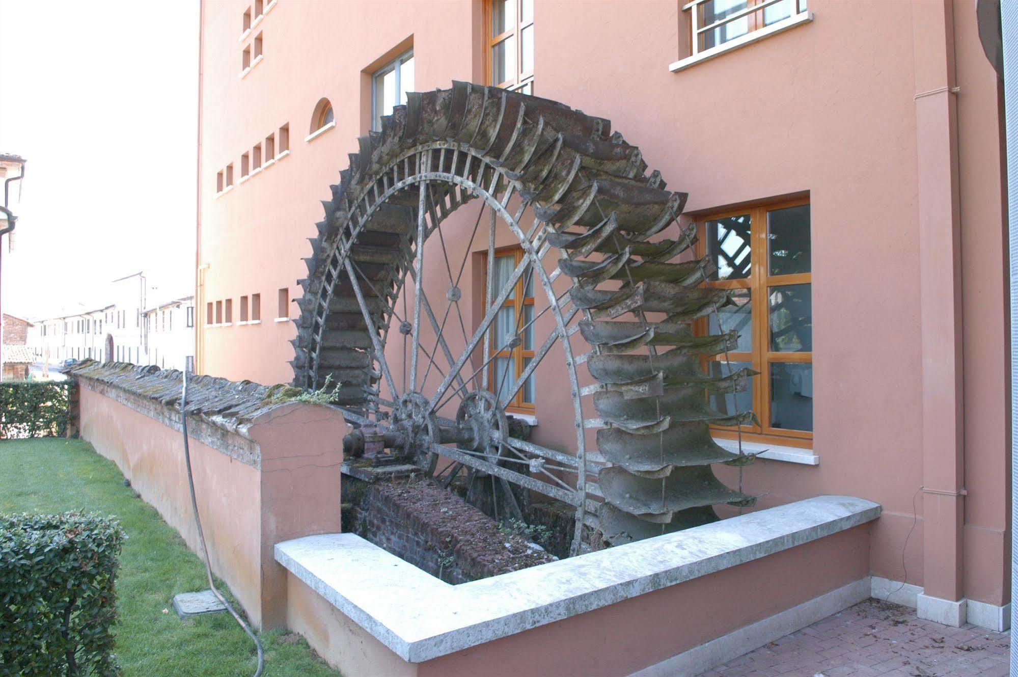 Pilgrim'S Hotel Cicognolo Exterior photo